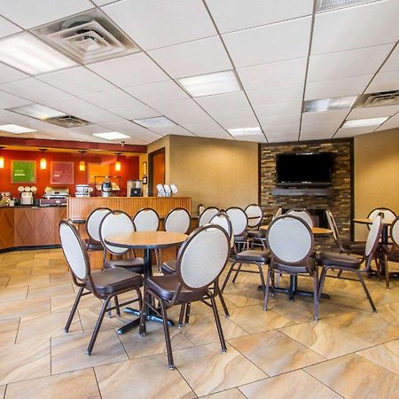 Rodeway Inn & Suites Clarksville Exteriör bild
