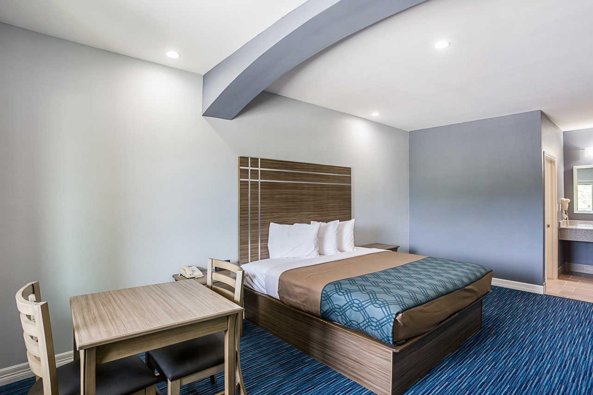 Rodeway Inn & Suites Clarksville Exteriör bild
