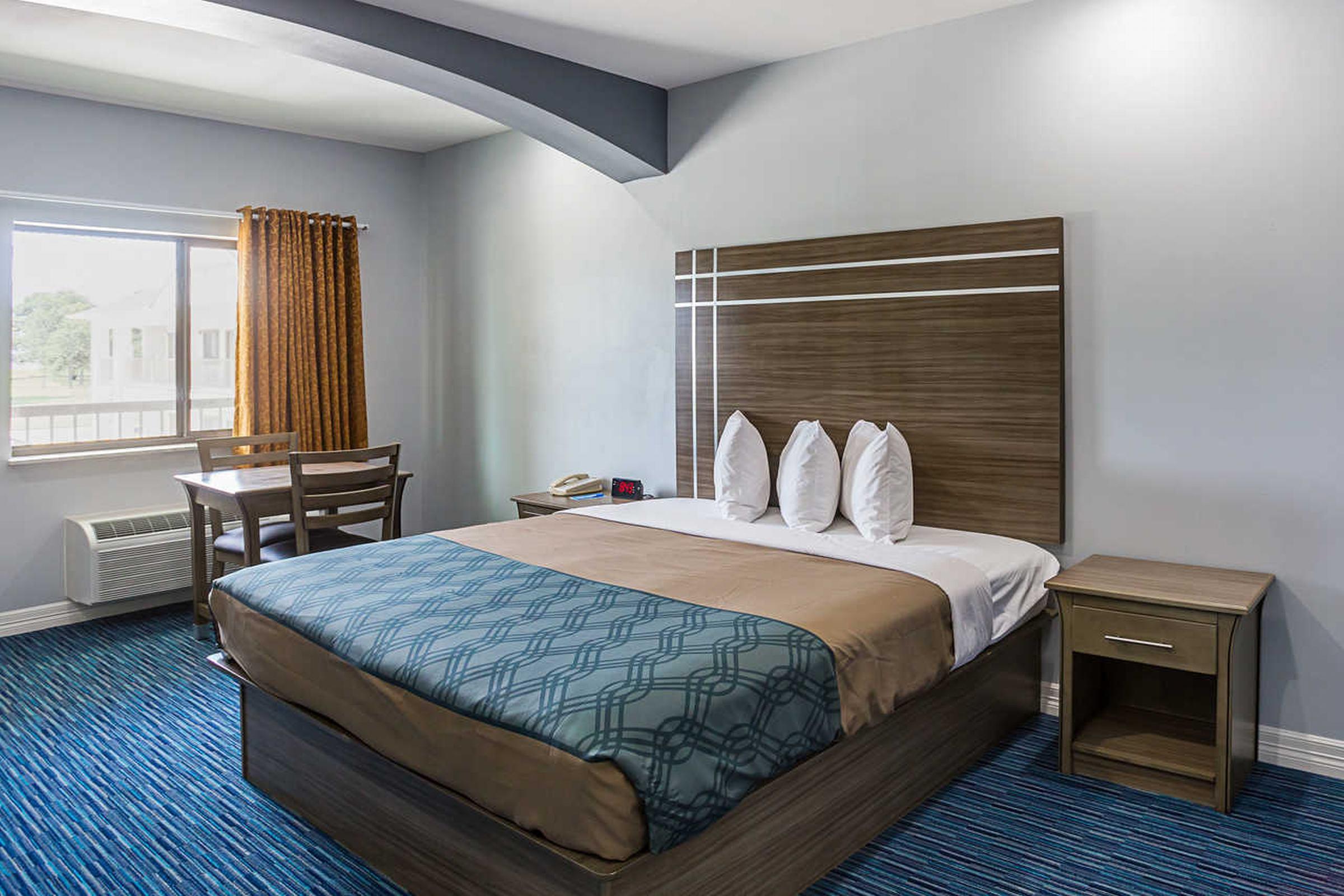 Rodeway Inn & Suites Clarksville Exteriör bild