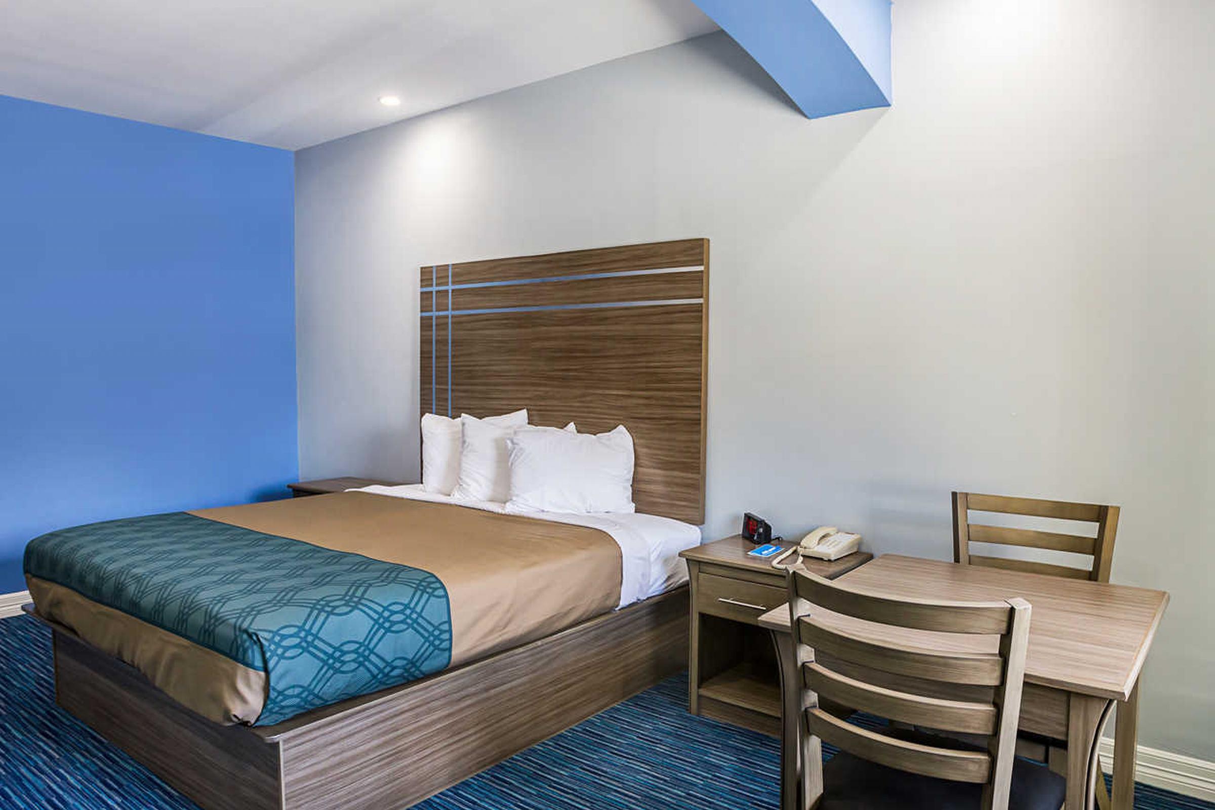 Rodeway Inn & Suites Clarksville Exteriör bild
