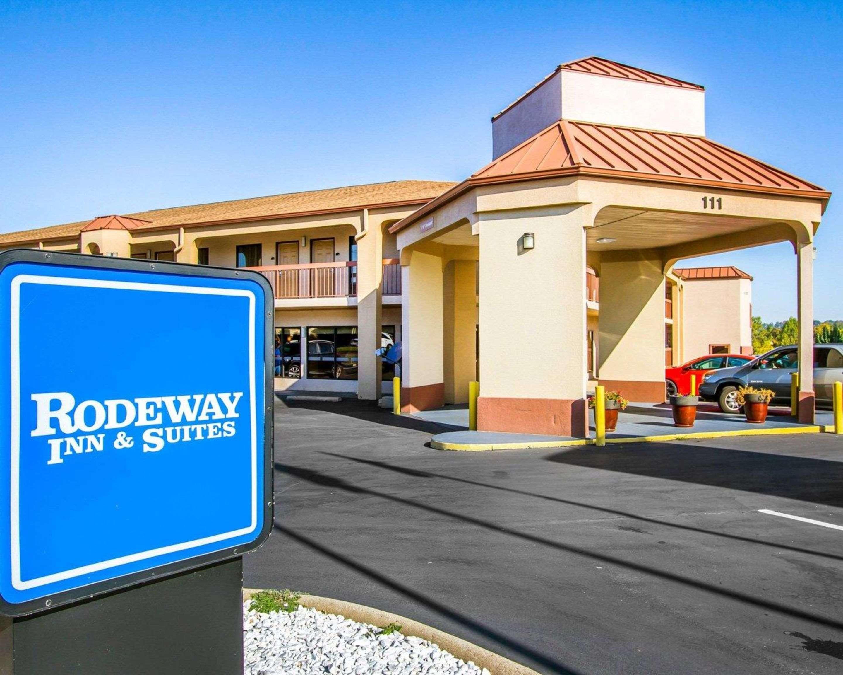 Rodeway Inn & Suites Clarksville Exteriör bild
