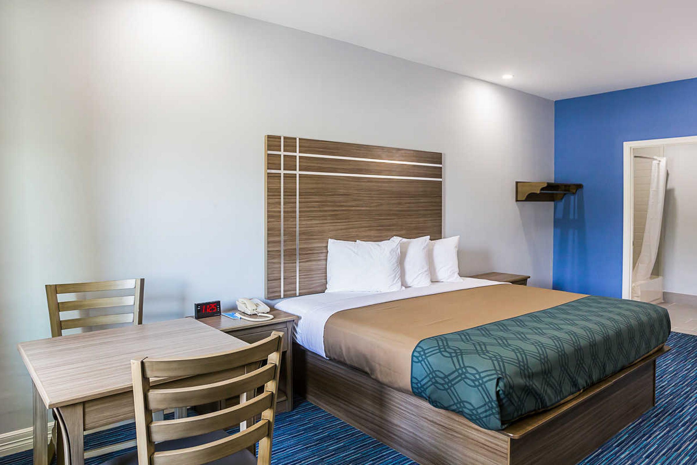 Rodeway Inn & Suites Clarksville Exteriör bild