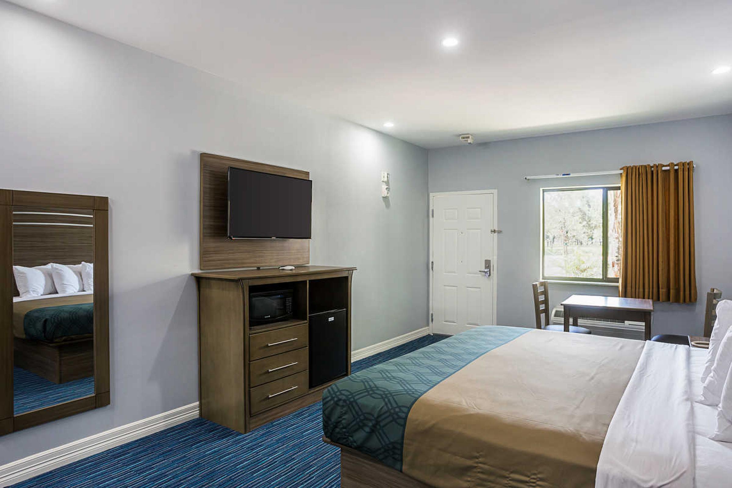 Rodeway Inn & Suites Clarksville Exteriör bild
