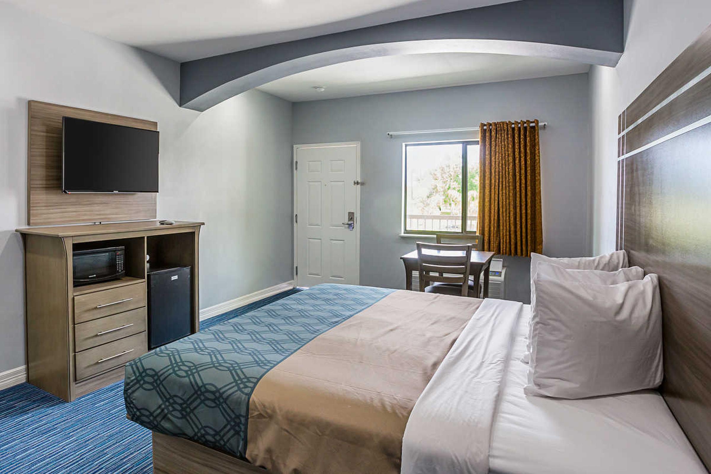 Rodeway Inn & Suites Clarksville Exteriör bild