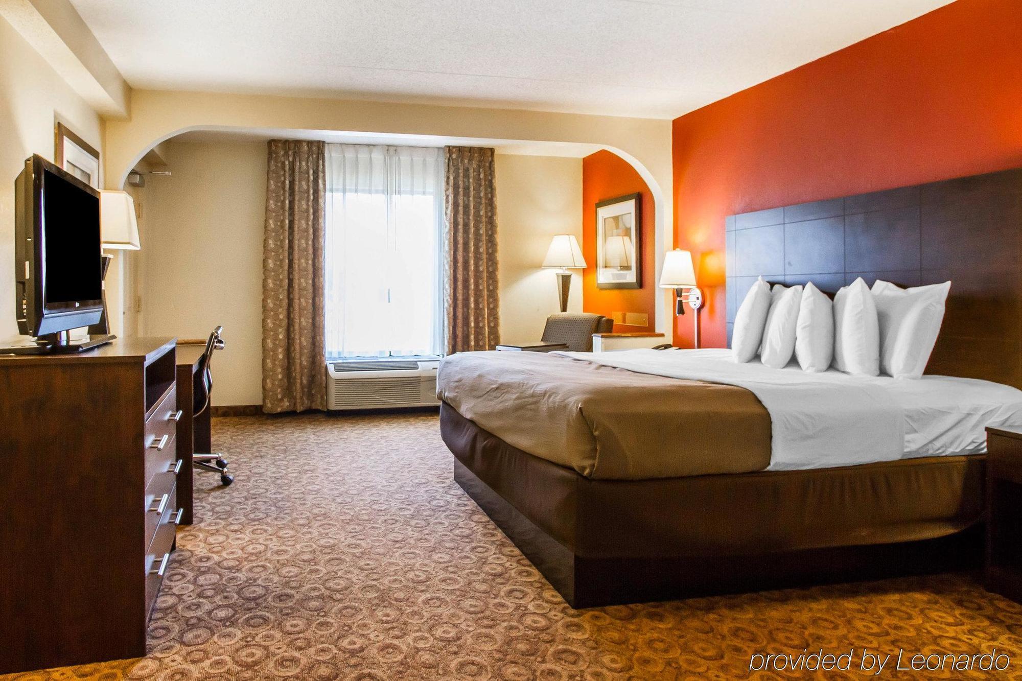 Rodeway Inn & Suites Clarksville Exteriör bild