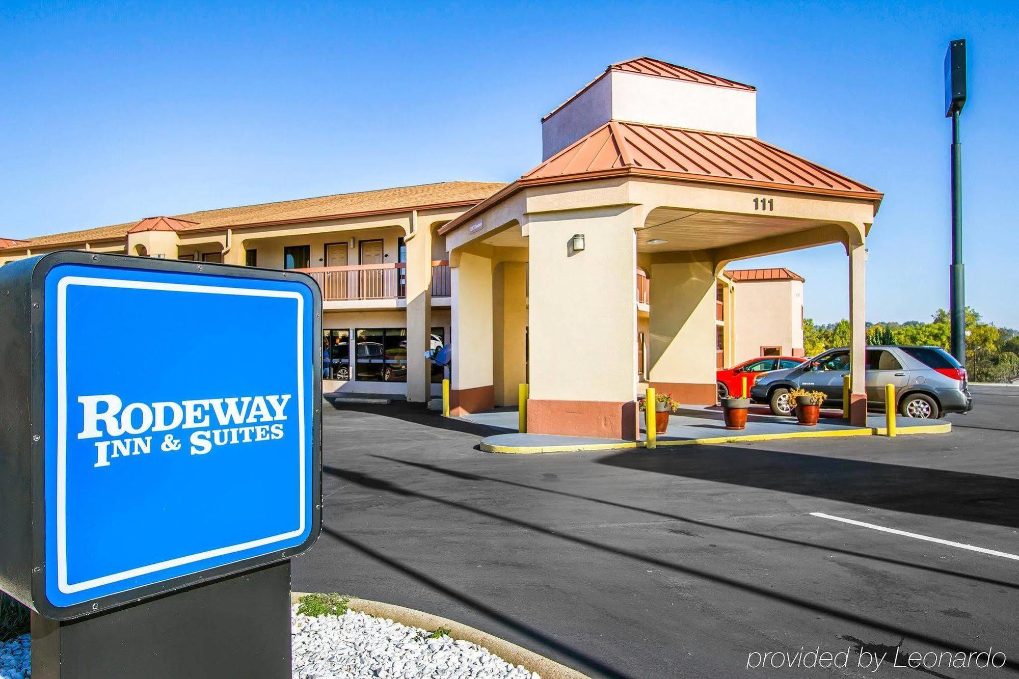 Rodeway Inn & Suites Clarksville Exteriör bild