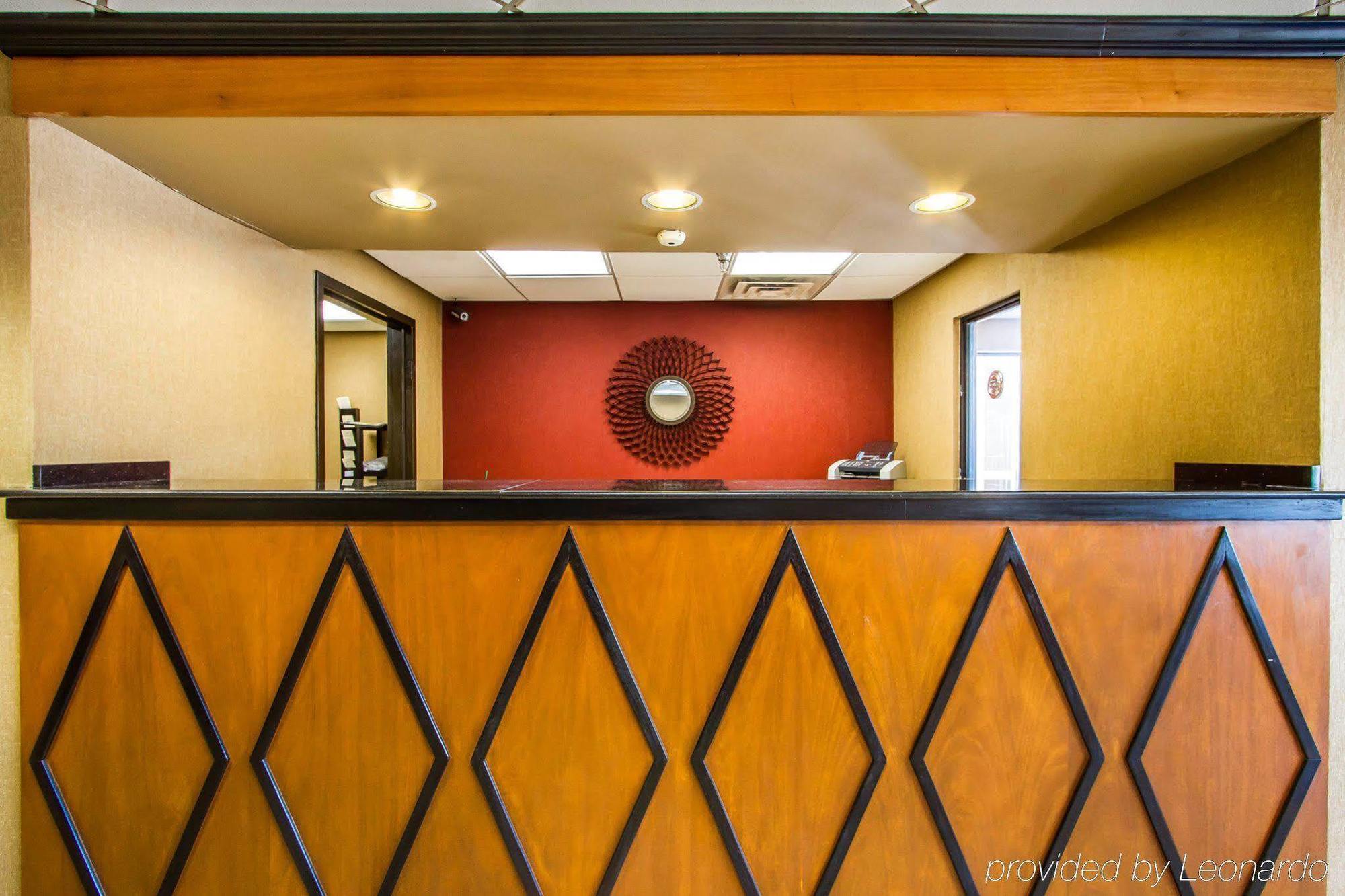 Rodeway Inn & Suites Clarksville Exteriör bild