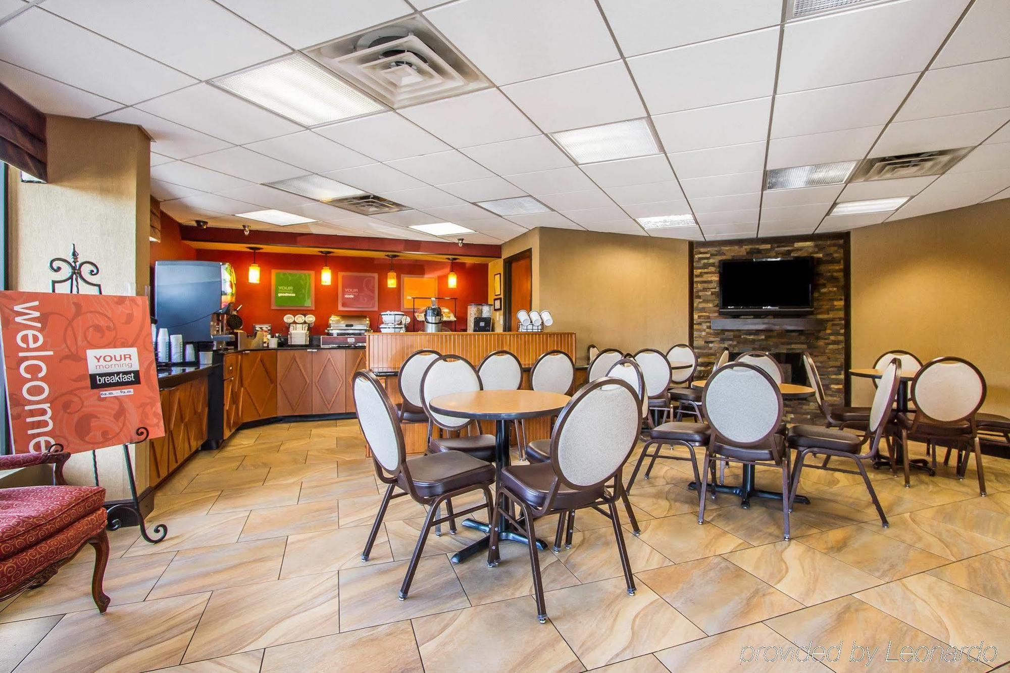 Rodeway Inn & Suites Clarksville Exteriör bild