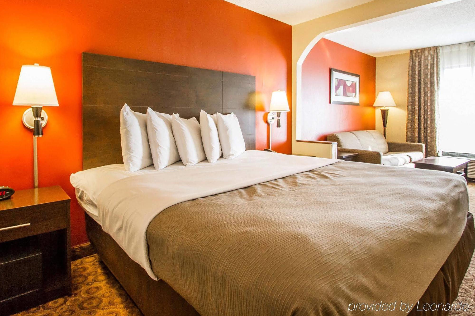 Rodeway Inn & Suites Clarksville Exteriör bild