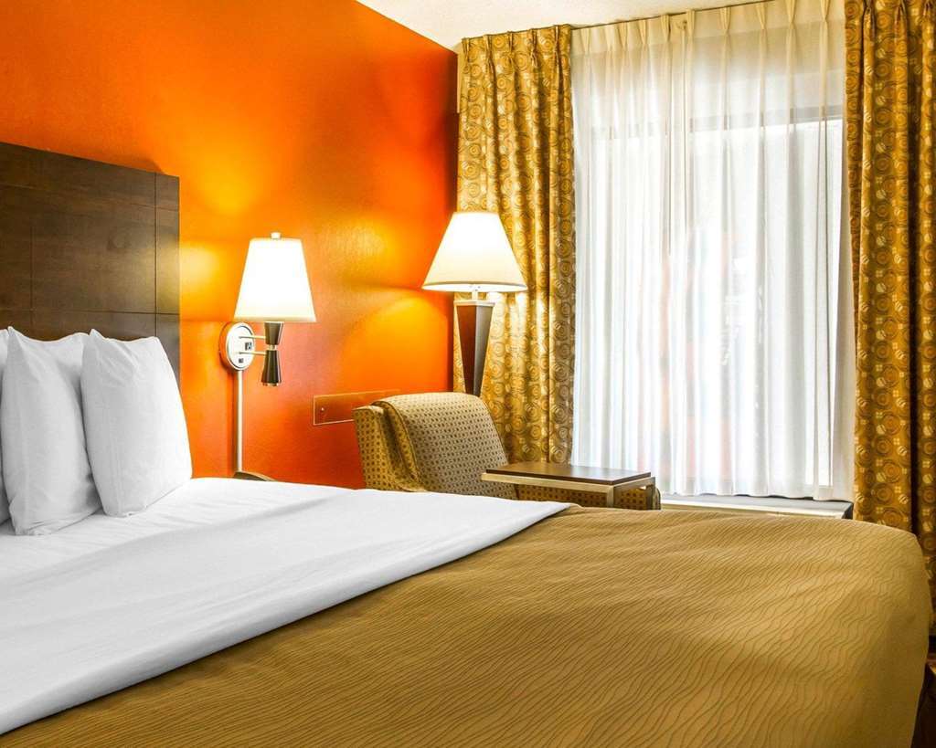 Rodeway Inn & Suites Clarksville Rum bild